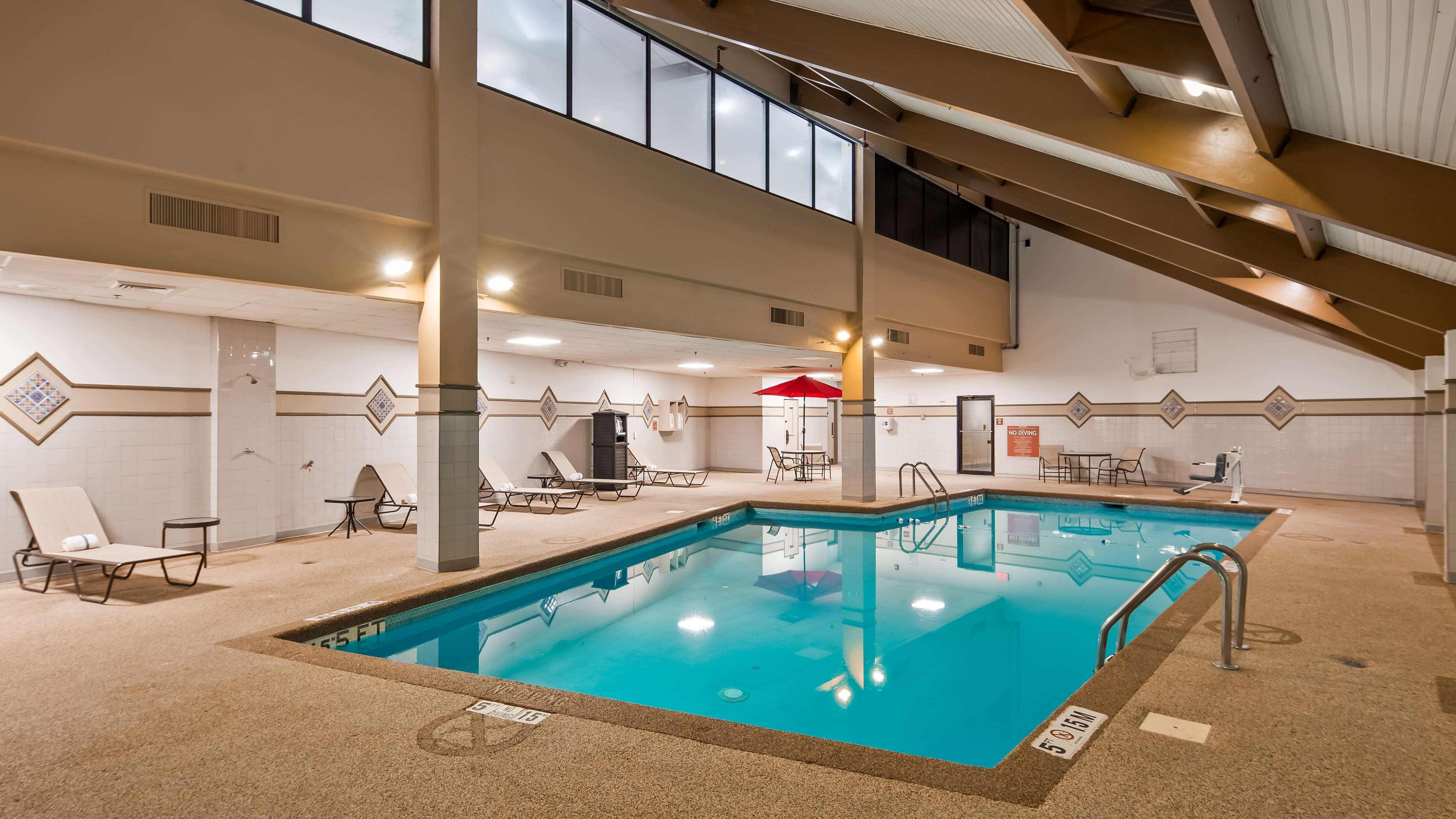 Best Western Plus Kansas City Sports Complex Hotel Exterior photo