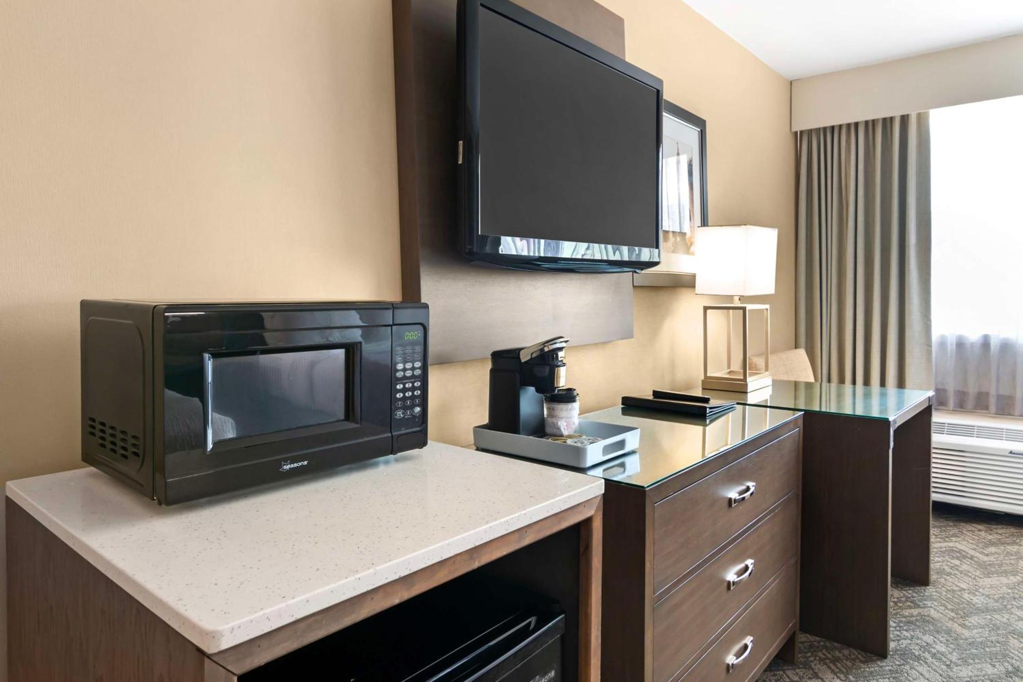 Best Western Plus Kansas City Sports Complex Hotel Exterior photo