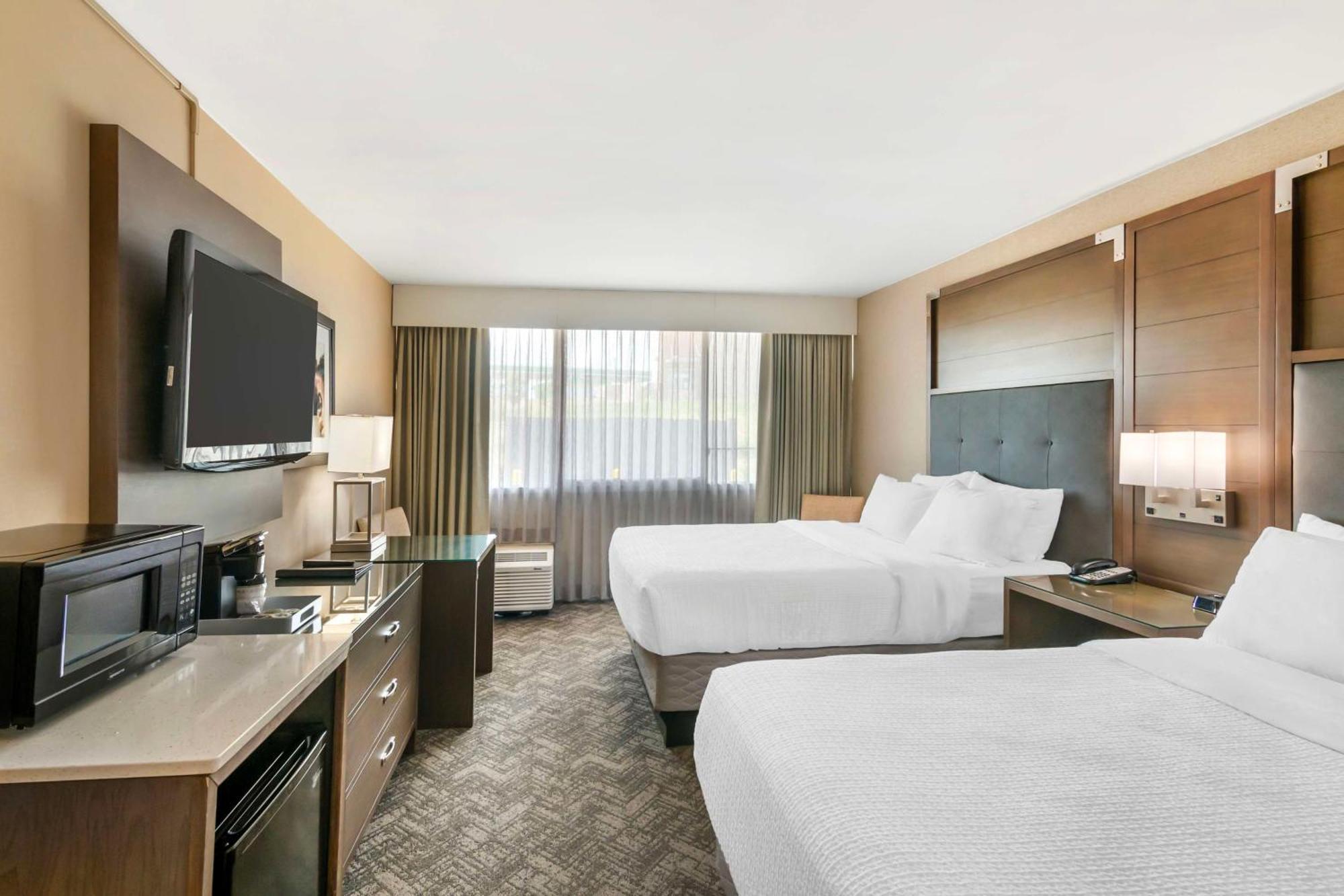 Best Western Plus Kansas City Sports Complex Hotel Exterior photo