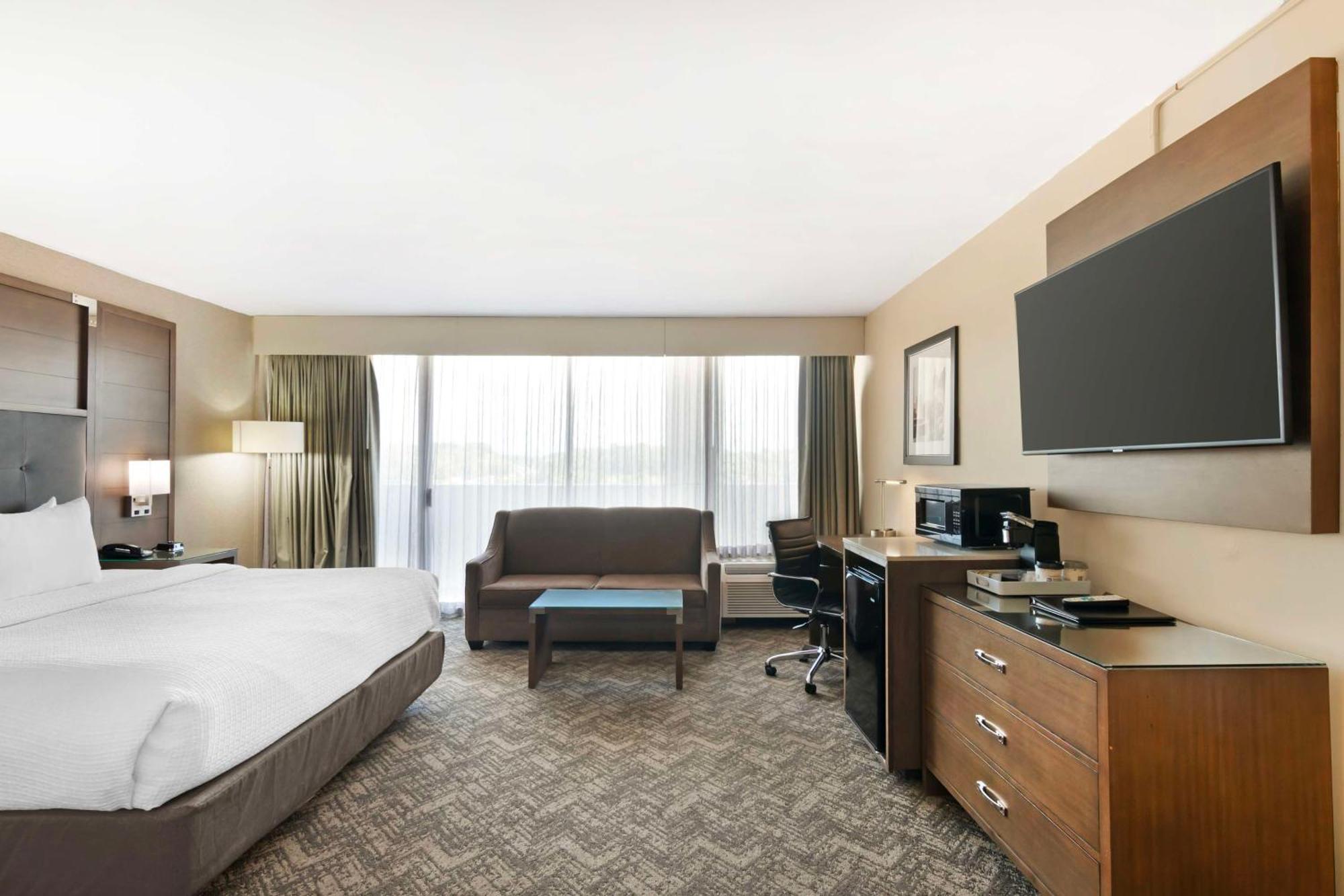 Best Western Plus Kansas City Sports Complex Hotel Exterior photo