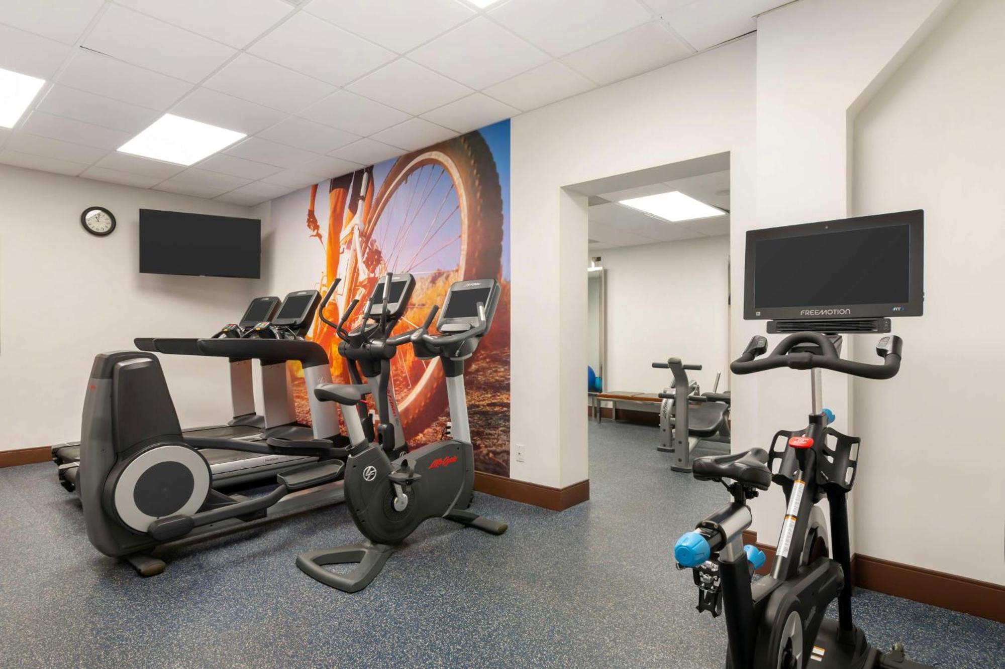 Best Western Plus Kansas City Sports Complex Hotel Exterior photo